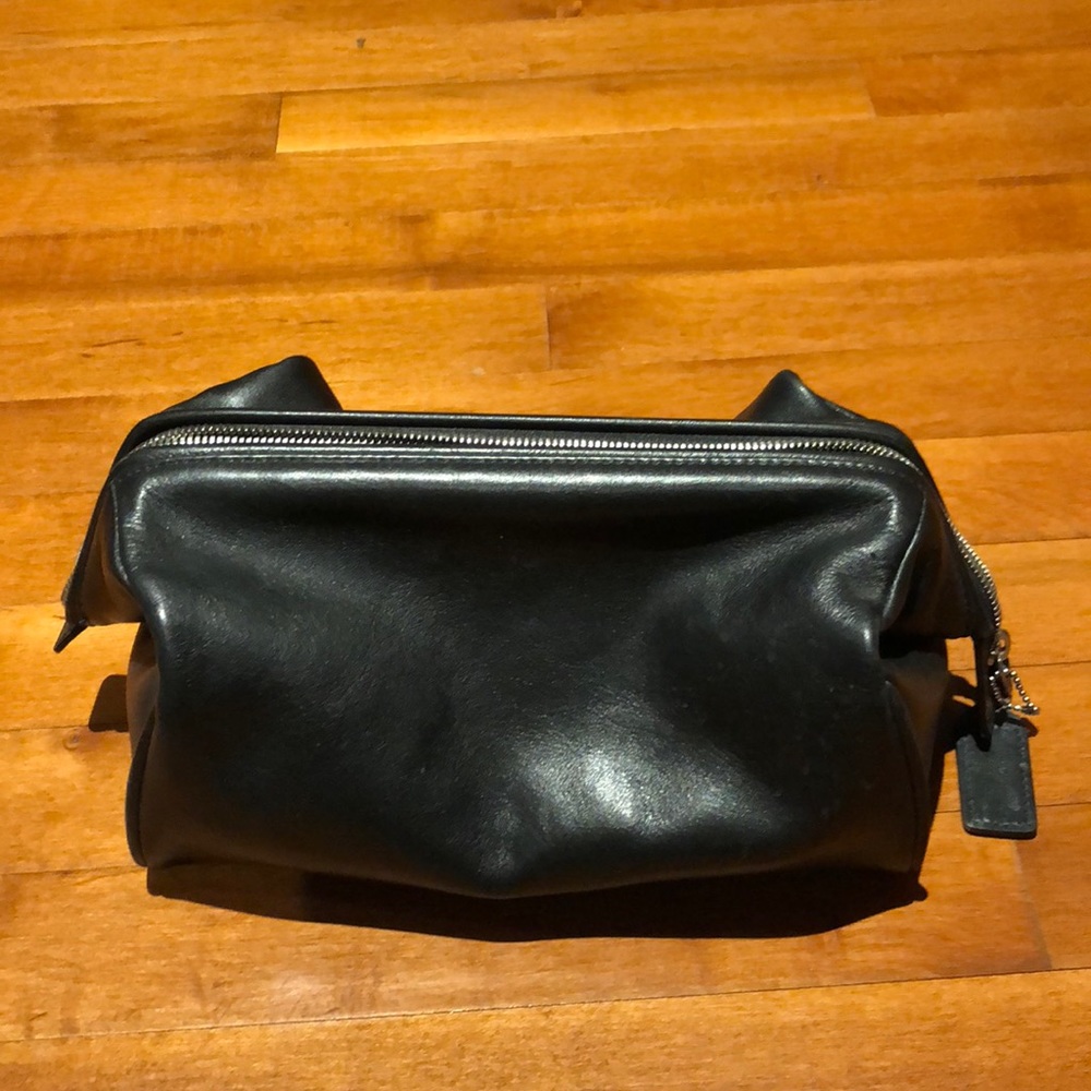 Coach Men’s black leather Dopp kit